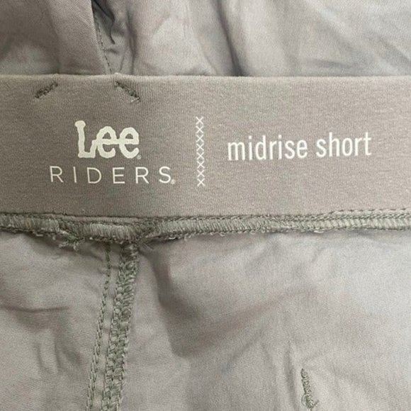 *NWT* Lee Riders Gray Shorts Regular Fit, Mid Rise Plus Size 22 - Picture 4 of 5